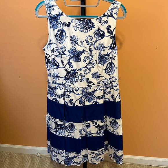 Tiana B floral dress with pleated bottom size 10 - Picture 1 of 9